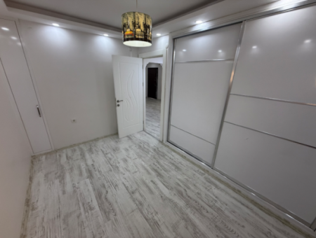 Detached Entrance Renovated Flat Close To The Street In Göztepe