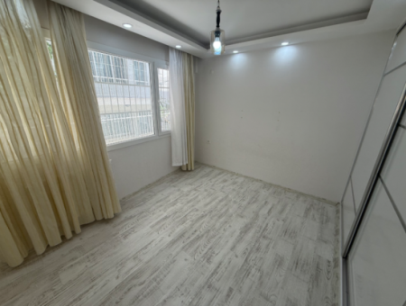 Detached Entrance Renovated Flat Close To The Street In Göztepe