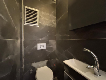 Near Alsancak Port And Station 30M2 Office For Rent
