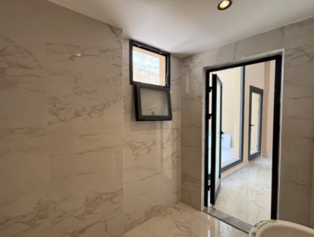 Alsancakswiss Hotel Karşisinda70M2 Free Shop For Rent With Net Wc