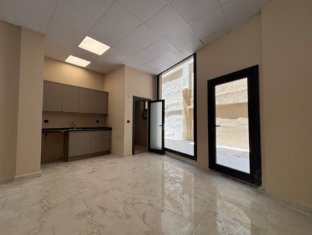 Alsancakswiss Hotel Karşisinda70M2 Free Shop For Rent With Net Wc