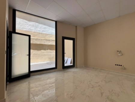 Alsancakswiss Hotel Karşisinda70M2 Free Shop For Rent With Net Wc