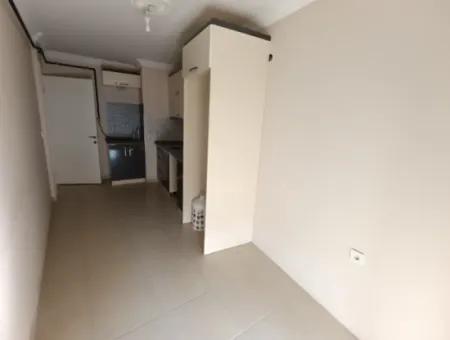 2 1 Separate Kitchen Flat For Rent In A Central Location In Seferihisar Pazaryeri