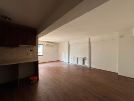 Near Alsancak Dünya Göz Hospital 2Nd Floor 1 1 50M2 Apartment For Rent With Elevator