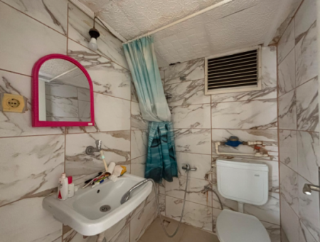 Near Alsancak Dünya Göz Hospital 2Nd Floor 1 1 50M2 Apartment For Rent With Elevator