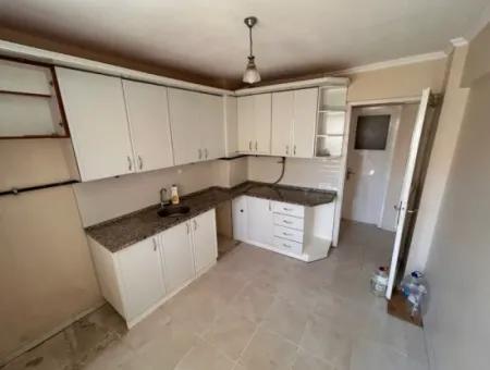 3 1 Flats With Natural Gas, Well-Maintained And Centrally Located In Buca Efeler