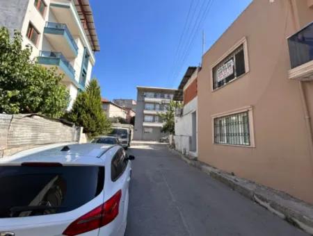 Detached Building With 2 Flats For Sale In Buca İnönü