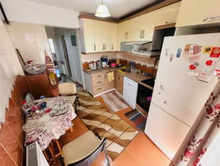 Detached Building With 2 Flats For Sale In Buca İnönü