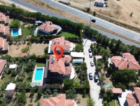 Furnished Villa For Rent With Fully Detached Pool In Seferihisar Ulamış Turunçevler Sitesi