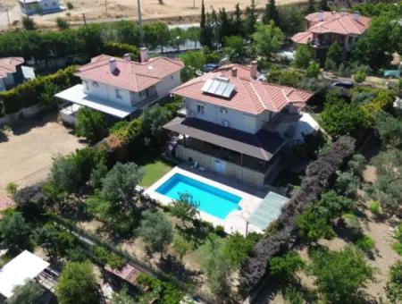 Furnished Villa For Rent With Fully Detached Pool In Seferihisar Ulamış Turunçevler Sitesi