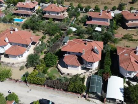 Furnished Villa For Rent With Fully Detached Pool In Seferihisar Ulamış Turunçevler Sitesi