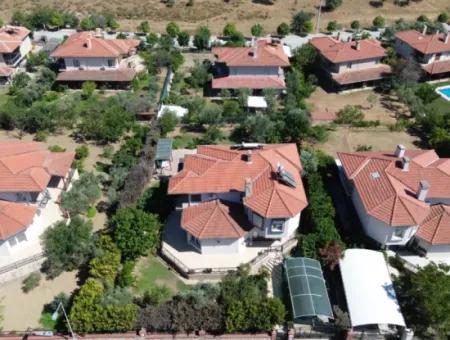 Furnished Villa For Rent With Fully Detached Pool In Seferihisar Ulamış Turunçevler Sitesi
