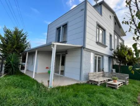 Centrally Located, Large Garden And Terrace Villa For Sale In Seferihisar Düzce Neighborhood