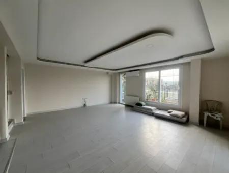 Centrally Located, Large Garden And Terrace Villa For Sale In Seferihisar Düzce Neighborhood