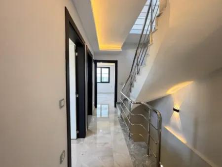 Private Villa For Sale In The Villas Area In The City Center Of Seferihisar