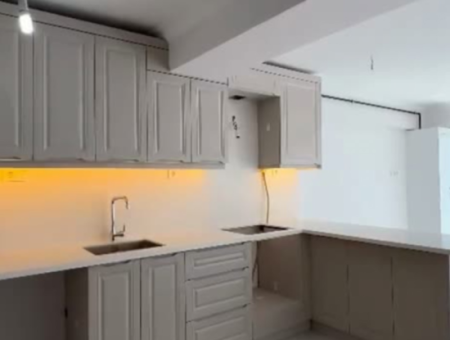 3 1 American Kitchen On Alsancak Cumhuriyet Boulevard Is Ready For Rent Both As An Office And As An Apartment, Where You Can Move Immediately.
