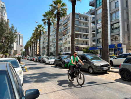 3 1 American Kitchen On Alsancak Cumhuriyet Boulevard Is Ready For Rent Both As An Office And As An Apartment, Where You Can Move Immediately.
