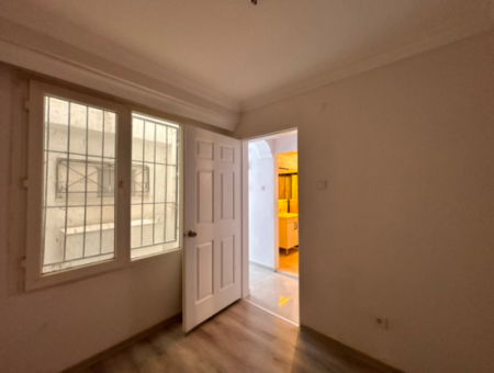 3 1 American Kitchen On Alsancak Cumhuriyet Boulevard Is Ready For Rent Both As An Office And As An Apartment, Where You Can Move Immediately.