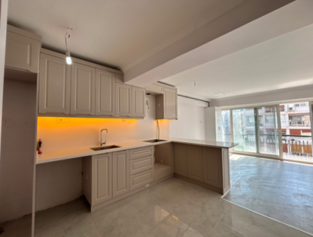 3 1 American Kitchen On Alsancak Cumhuriyet Boulevard Is Ready For Rent Both As An Office And As An Apartment, Where You Can Move Immediately.
