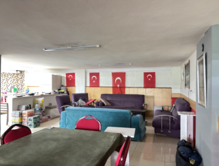 300M2 Shop For Rent With Wide Facade In Seferihisar Bazaar Center