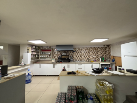 300M2 Shop For Rent With Wide Facade In Seferihisar Bazaar Center