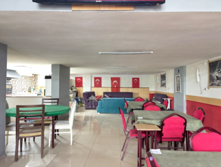 300M2 Shop For Rent With Wide Facade In Seferihisar Bazaar Center