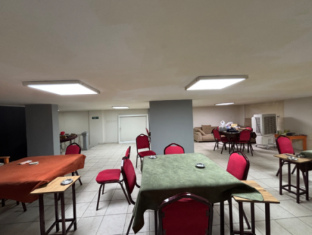 300M2 Shop For Rent With Wide Facade In Seferihisar Bazaar Center