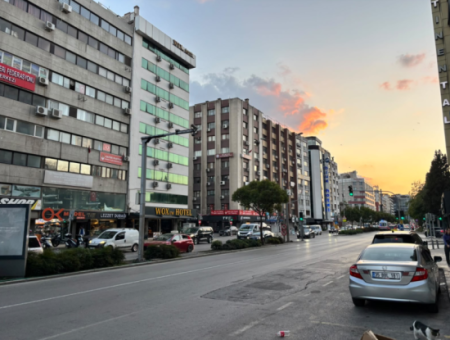 150M2 Well-Maintained Shuttered Shop For Rent In Alsancak Kahramanlar
