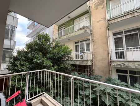 Alsancak Near Dutlu Street 3 1 3Rd Floor Well-Maintained Flat For Sale