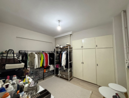 Alsancak Near Dutlu Street 3 1 3Rd Floor Well-Maintained Flat For Sale