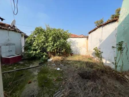 Detached House For Sale In Kemalpaşa Halilbeyli On A 229 M² Plot
