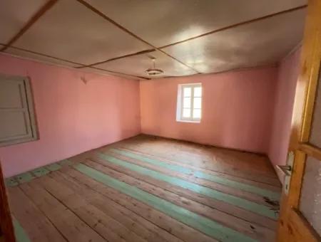 Detached House For Sale In Kemalpaşa Halilbeyli On A 229 M² Plot