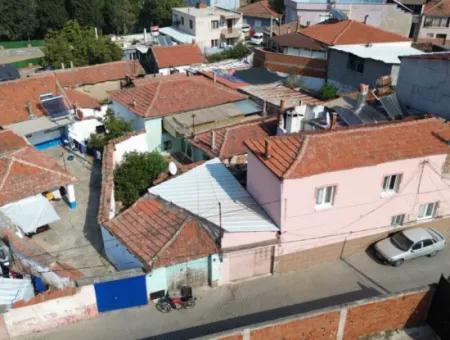 Detached House For Sale In Kemalpaşa Halilbeyli On A 229 M² Plot