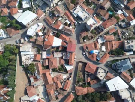 Detached House For Sale In Kemalpaşa Halilbeyli On A 229 M² Plot