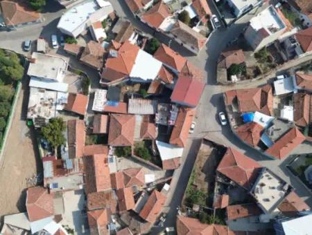 Detached House For Sale In Kemalpaşa Halilbeyli On A 229 M² Plot