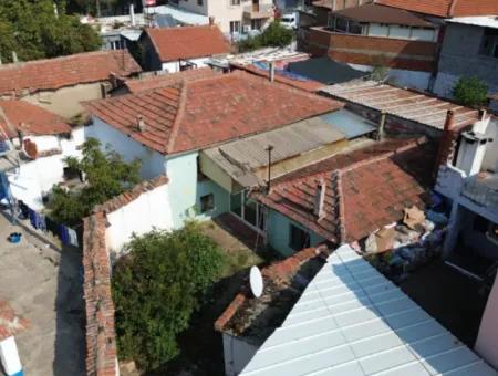 Detached House For Sale In Kemalpaşa Halilbeyli On A 229 M² Plot