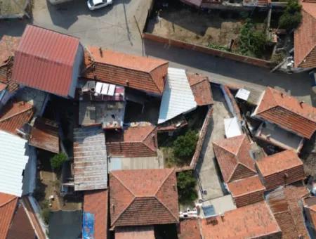 Detached House For Sale In Kemalpaşa Halilbeyli On A 229 M² Plot