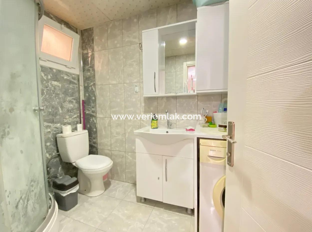 Seferihisar Çarşı Merkezinde, Doğalgazlı Asansörlü Satılık 3+1 Daire