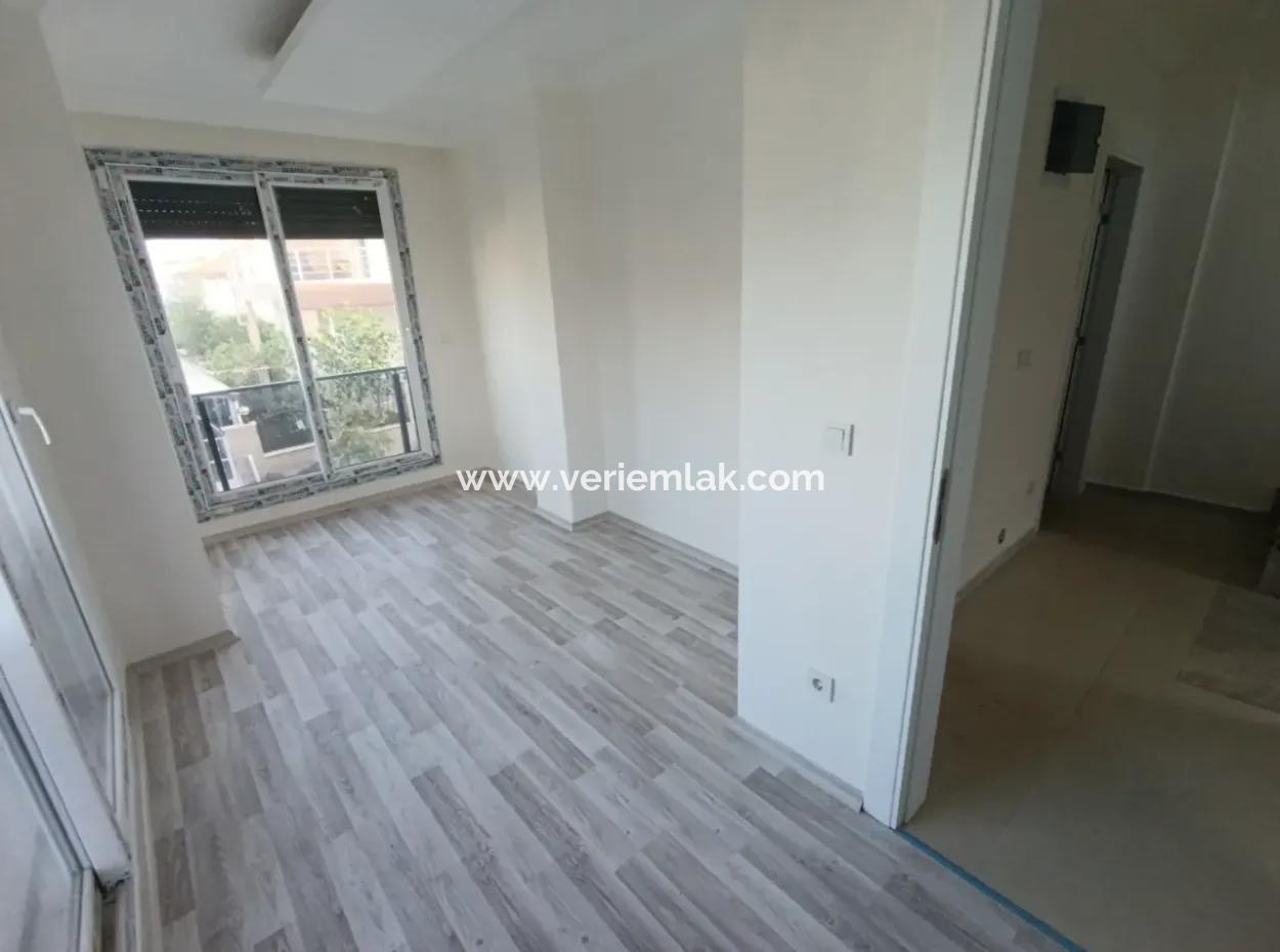 Doğanbey Cumhuriyet Mahallesi'nde Denize Yakın, Pergolalı, Şık Ve Modern Villa