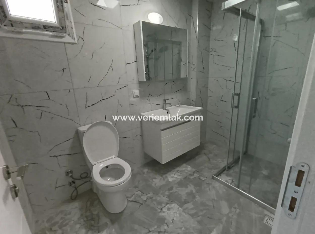 Doğanbey Cumhuriyet Mahallesi'nde Denize Yakın, Pergolalı, Şık Ve Modern Villa