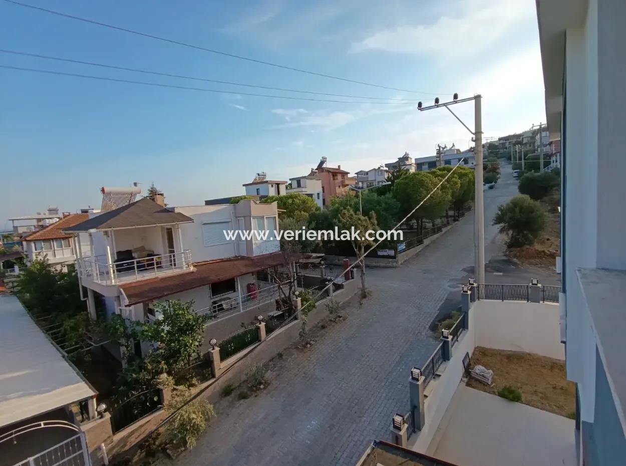 Doğanbey Cumhuriyet Mahallesi'nde Denize Yakın, Pergolalı, Şık Ve Modern Villa