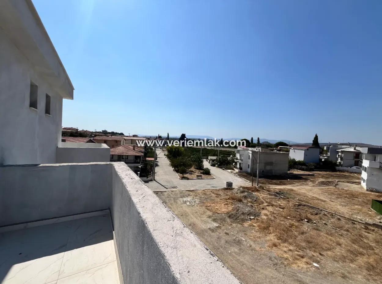 Tepecik Mahallesi’nde Fulya Sitesi Yakınında Sıfır Ve Şık Villa!