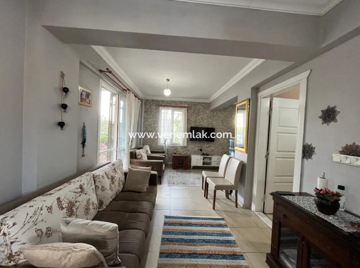 Seferihisar Akarca'da Deniz Manzaralı, Geniş Bahçeli Müstakil Villa