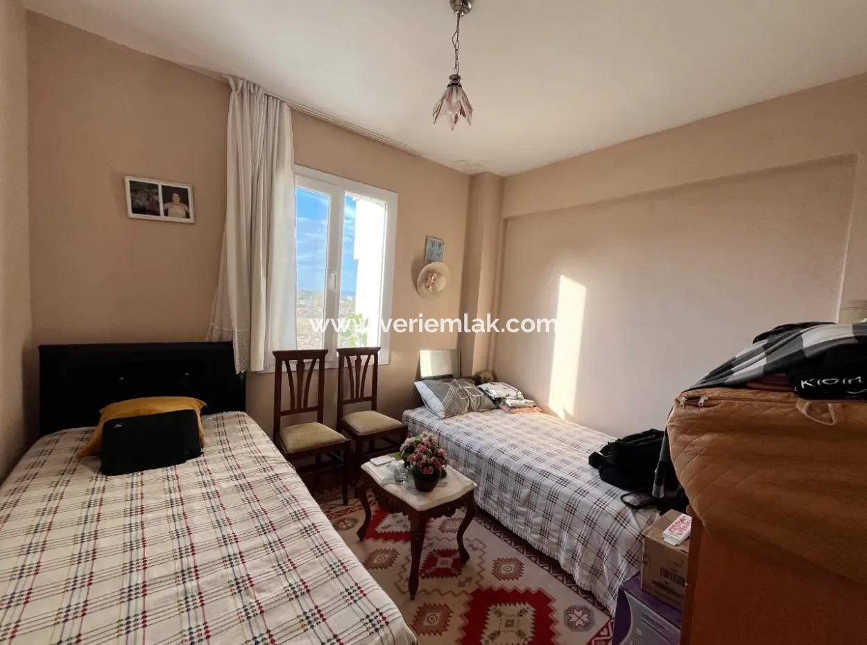 Seferihisar Akarca'da Deniz Manzaralı, Geniş Bahçeli Müstakil Villa