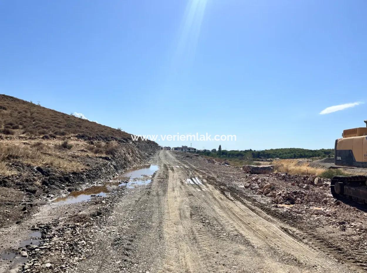 Seferihisar’ın Yükselen Yıldızı: Çolakibrahimbey Mahallesi'nde Satılık 600M² Arsa!