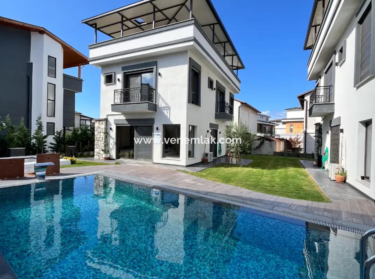 Seferihisar Sığacık’ta Eşyalı Lüks Villa Kiralama Fırsatı!