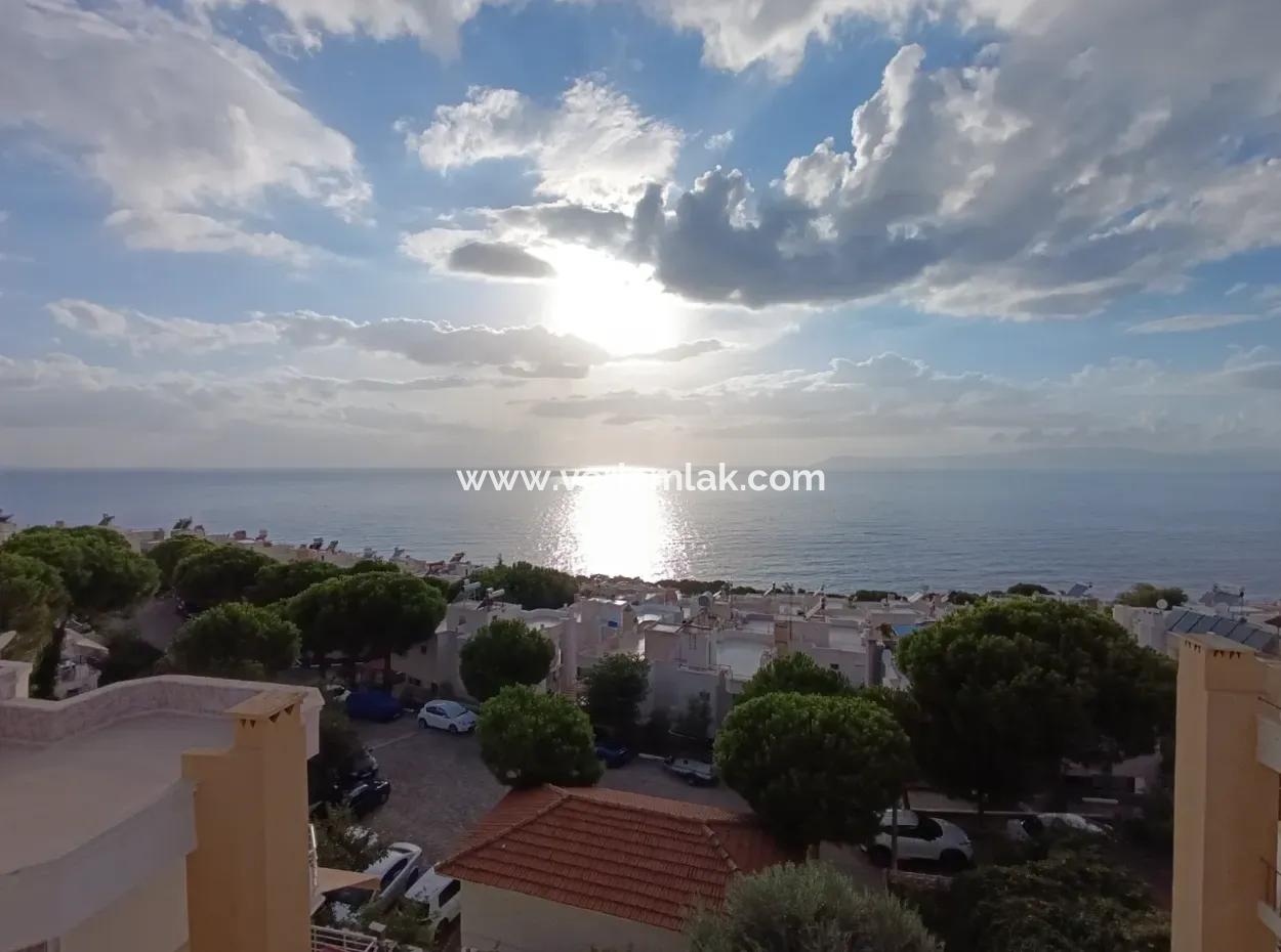 Seferihisar Banksis Sitesi’nde Deniz Manzaralı 4+2 Tripleks Villa