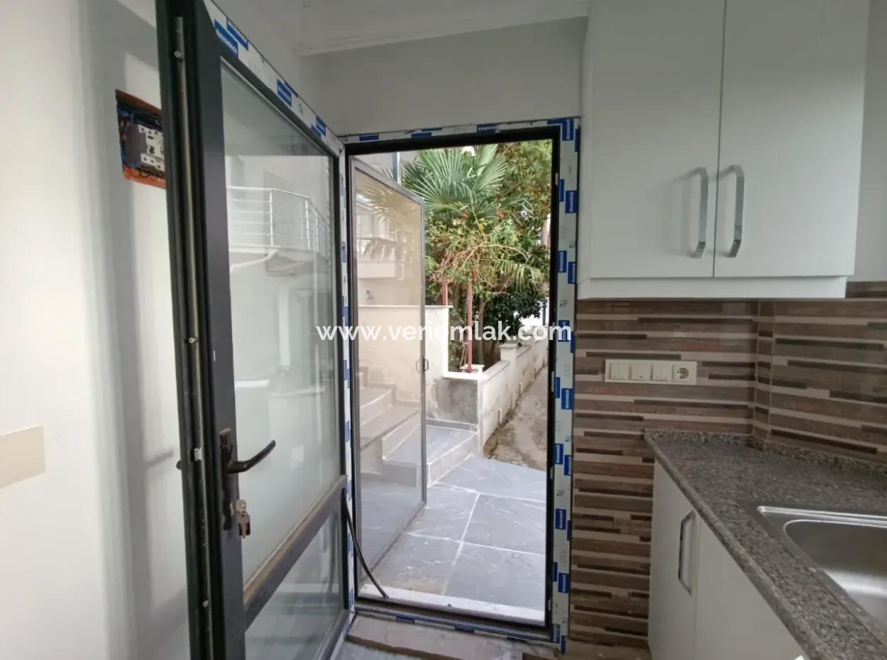 Seferihisar Banksis Sitesi’nde Deniz Manzaralı 4+2 Tripleks Villa