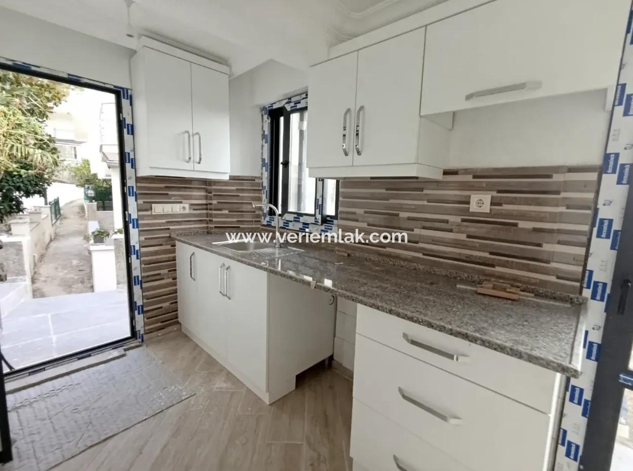 Seferihisar Banksis Sitesi’nde Deniz Manzaralı 4+2 Tripleks Villa