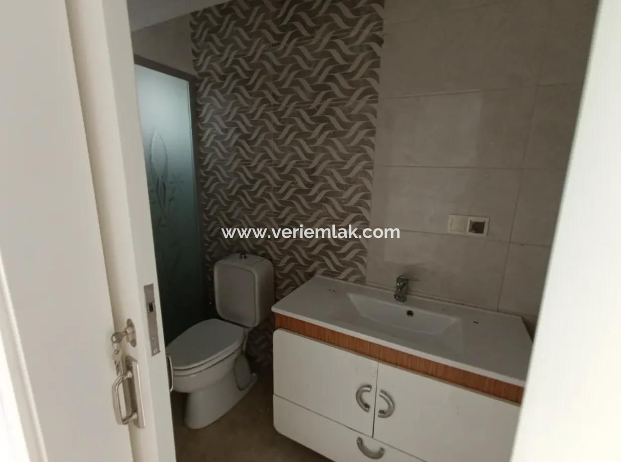 Seferihisar Banksis Sitesi’nde Deniz Manzaralı 4+2 Tripleks Villa